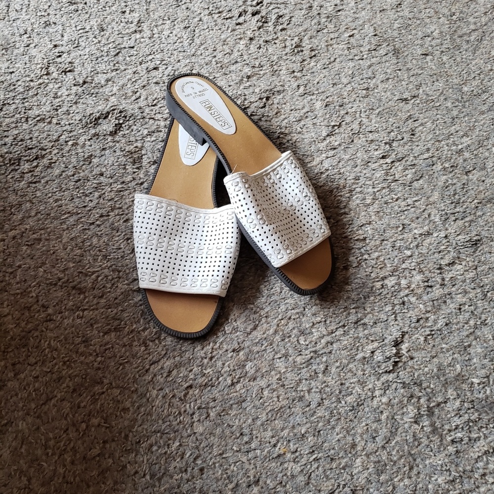 Fun step sandals